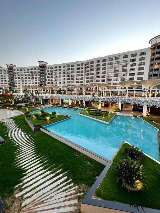 Luxury Hotel Apartment With Pools In Front Auc Kairo Eksteriør billede